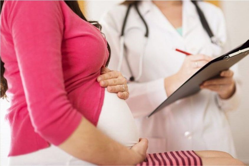 Nhiều bà mẹ làm IVF thường chọn sinh đẻ, vậy có thể sinh thường được không?